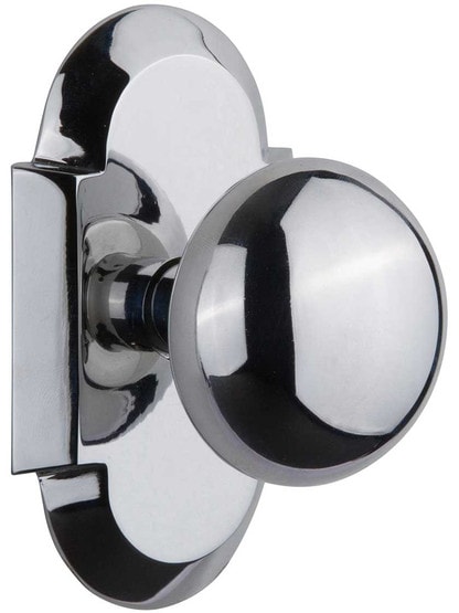 Arched Rosette Door Set with Classic Round Knobs in Polished Chrome.